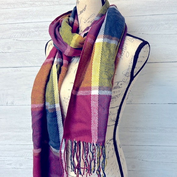 NWOT Woman’s Long Plaid Blanket Scarf - Picture 7 of 7